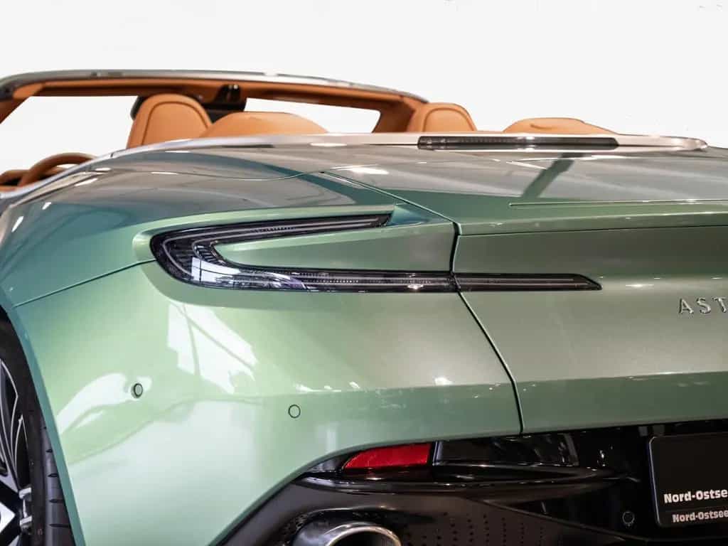 Aston Martin DB12 Volante Aston Martin Hamburg 09/2024-photo-23