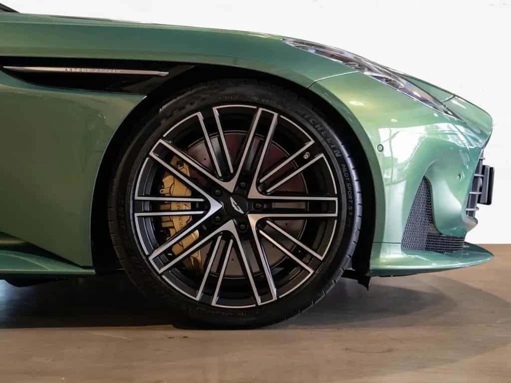 Aston Martin DB12 Volante Aston Martin Hamburg 09/2024-photo-3