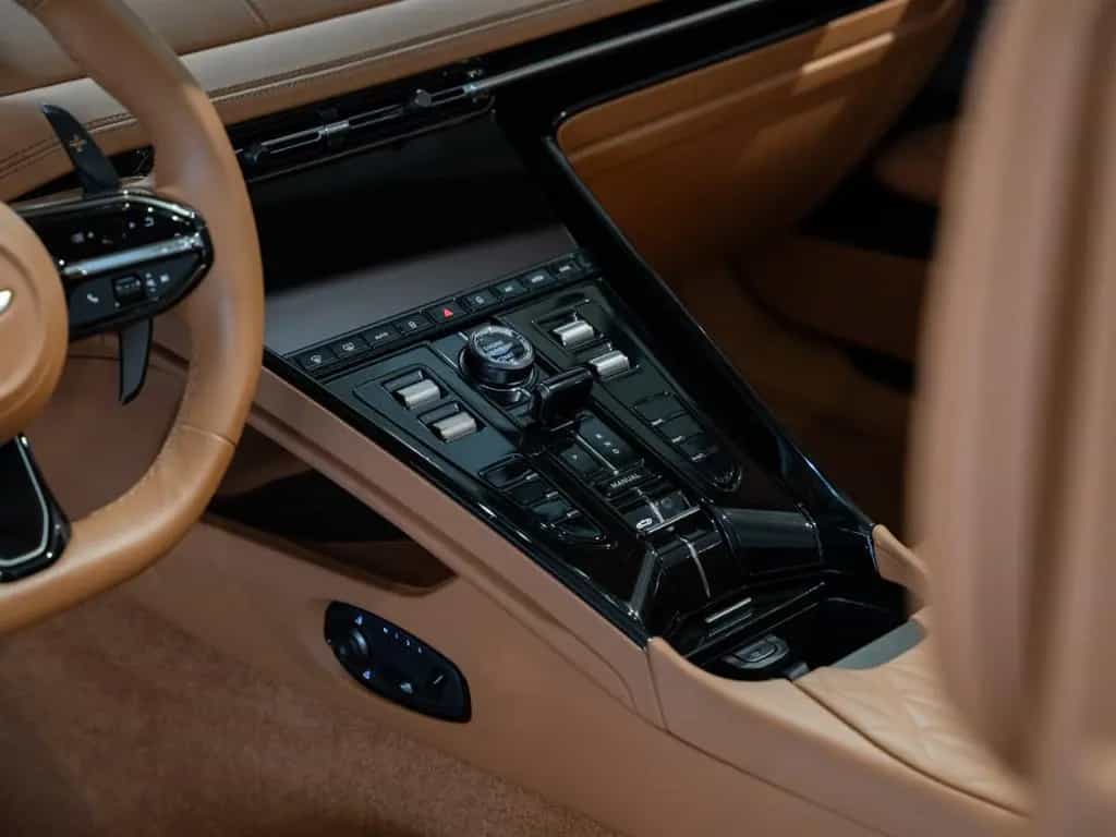 Aston Martin DB12 Volante Aston Martin Hamburg 09/2024-photo-7