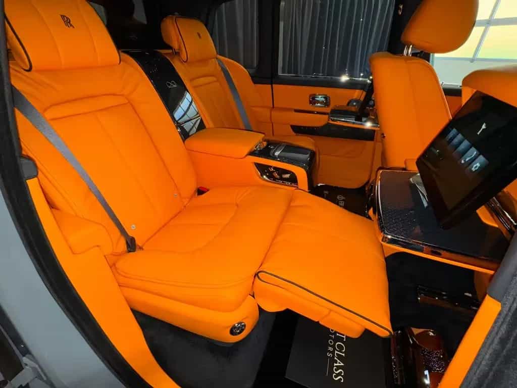 Rolls-Royce Cullinan * Black Badge*MY26 *Footrest* null-photo-8