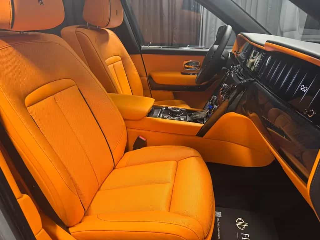 Rolls-Royce Cullinan * Black Badge*MY26 *Footrest* null-photo-9
