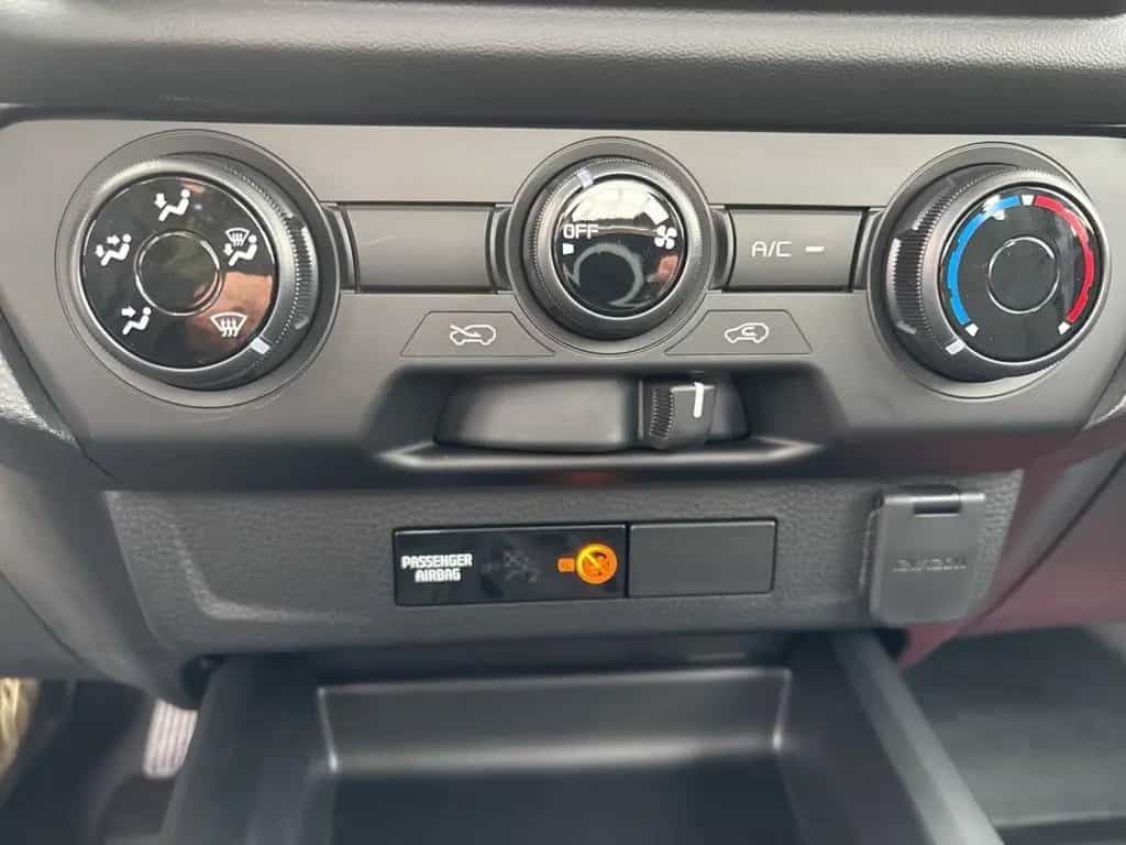 Isuzu D-Max 1.9 D SINGLE CAB L 2WD HR AT MY25 null-photo-16