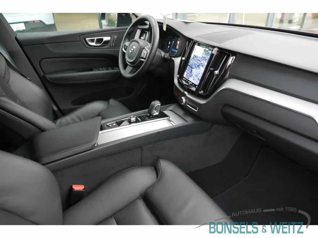 Volvo XC60 Plus Dark 2WD Diesel EU6d B4 AUTOMATIK AHK 12/2022-photo-2