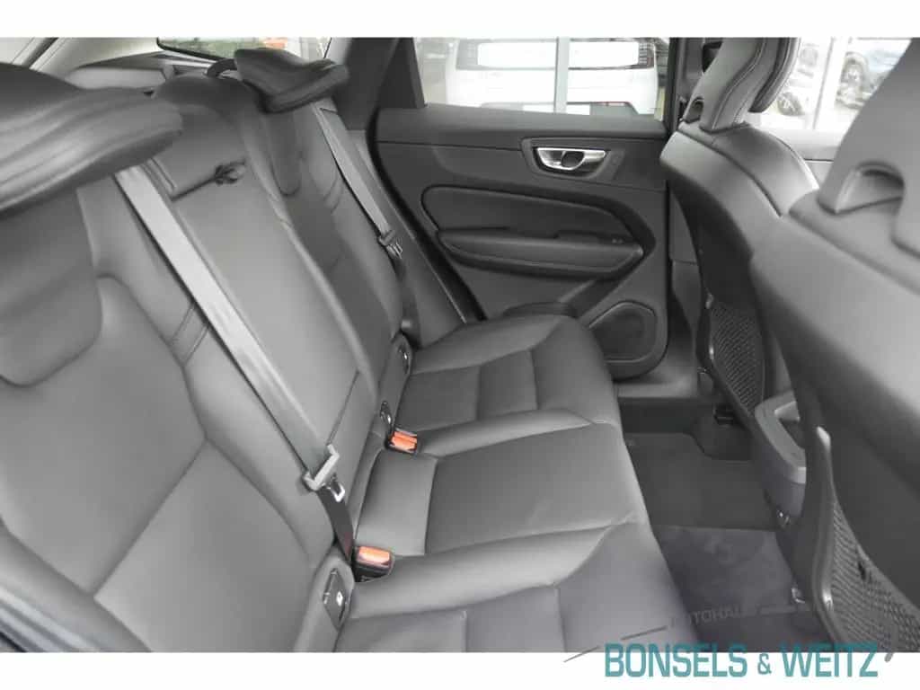 Volvo XC60 Plus Dark 2WD Diesel EU6d B4 AUTOMATIK AHK 12/2022-photo-3