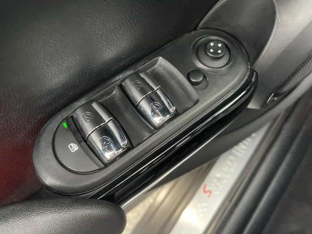 MINI Cooper SD 2.0 Sport-Aut CHILI LED HUD PANO NAVI 03/2017-photo-19
