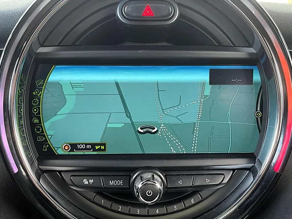 MINI Cooper SD 2.0 Sport-Aut CHILI LED HUD PANO NAVI 03/2017-photo-26