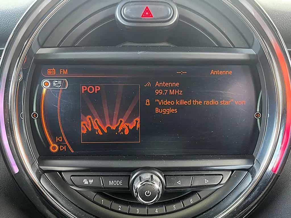 MINI Cooper SD 2.0 Sport-Aut CHILI LED HUD PANO NAVI 03/2017-photo-27