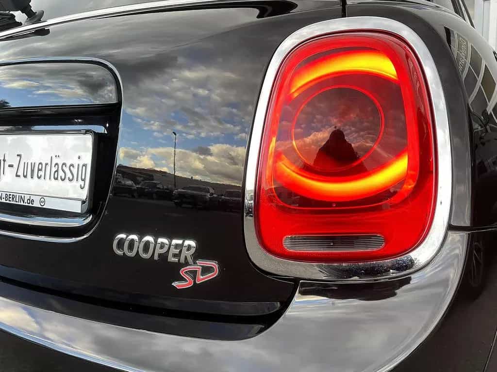 MINI Cooper SD 2.0 Sport-Aut CHILI LED HUD PANO NAVI 03/2017-photo-44