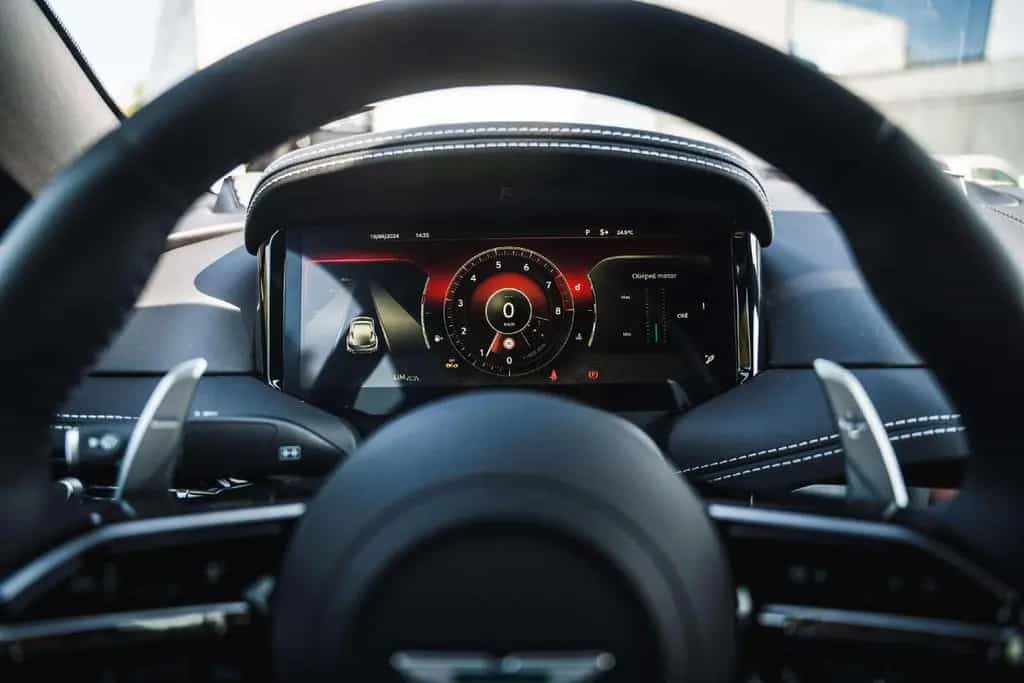 Aston Martin DB12 Bowers   Wilkins / V8 / Sport Seats / VAT 04/2025-photo-13