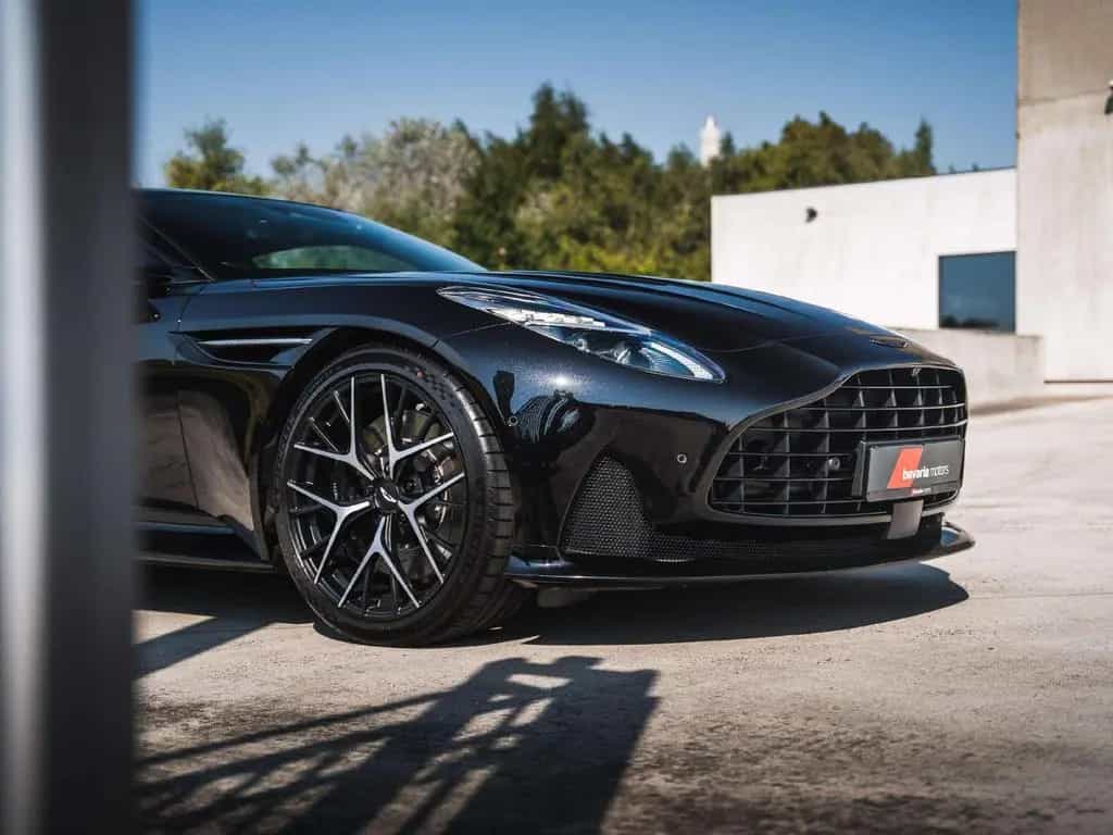 Aston Martin DB12 Bowers   Wilkins / V8 / Sport Seats / VAT 04/2025-photo-3