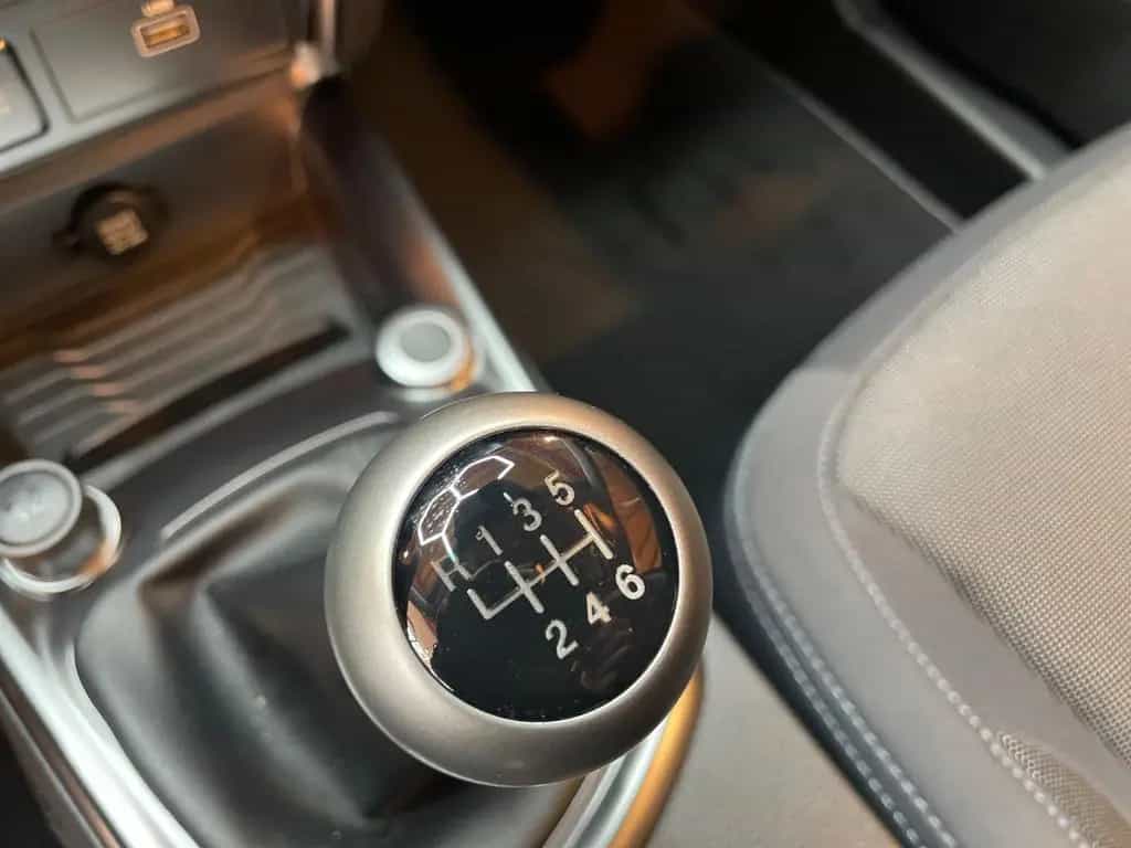 KGM Tivoli Essential 6/MT AWD 4x4 null-photo-24