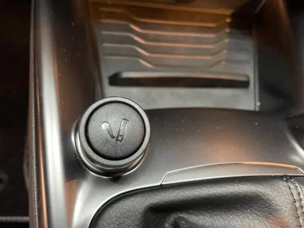 KGM Tivoli Essential 6/MT AWD 4x4 null-photo-25