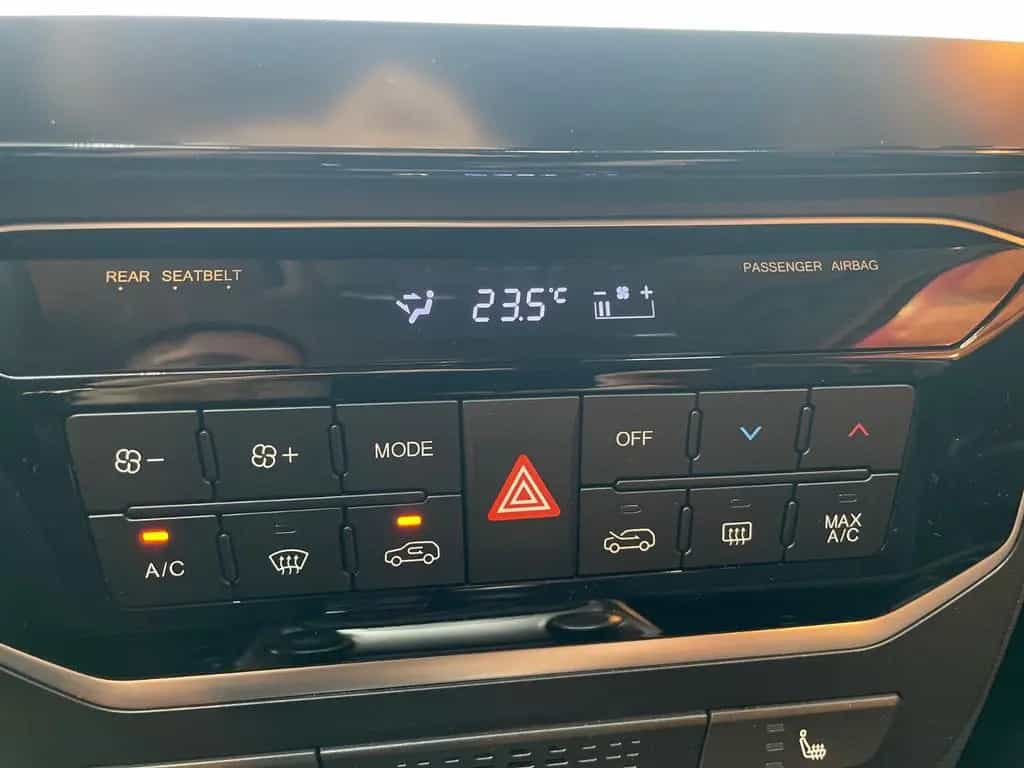 KGM Tivoli Essential 6/MT AWD 4x4 null-photo-3