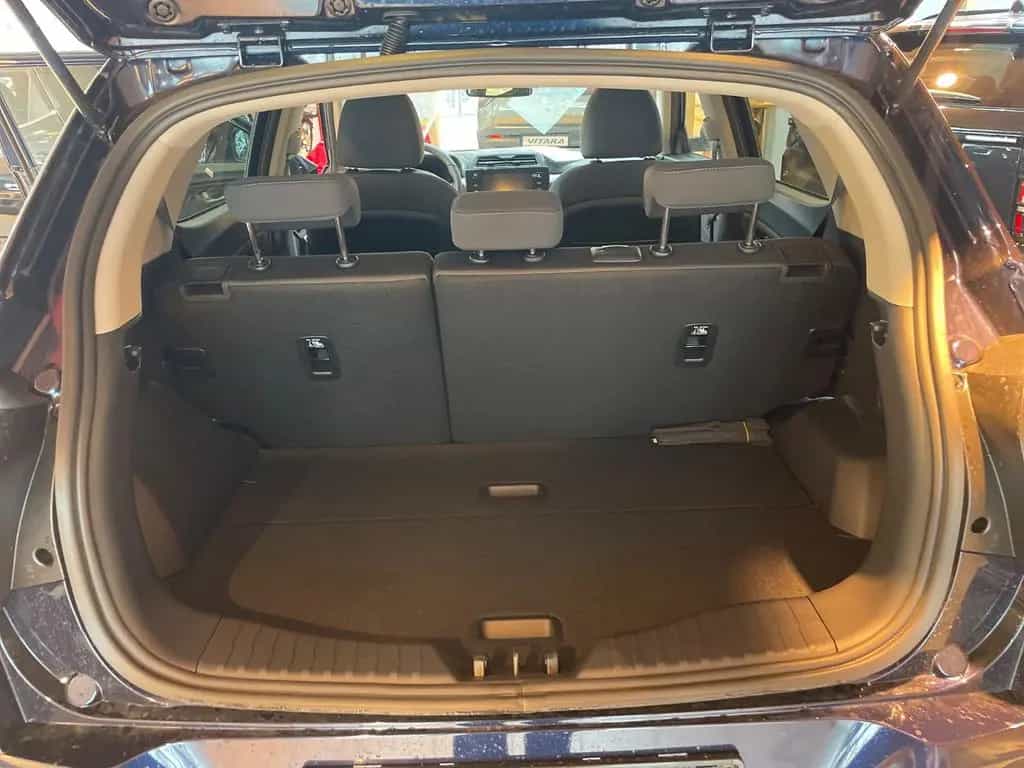 KGM Tivoli Essential 6/MT AWD 4x4 null-photo-31