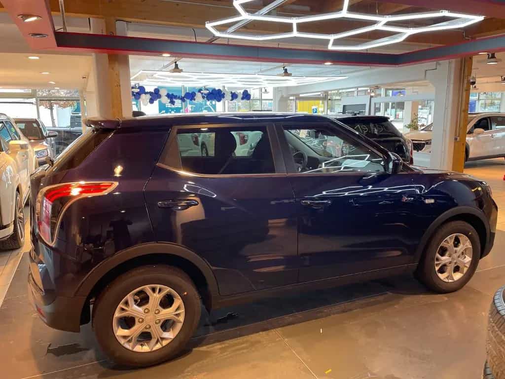 KGM Tivoli Essential 6/MT AWD 4x4 null-photo-38