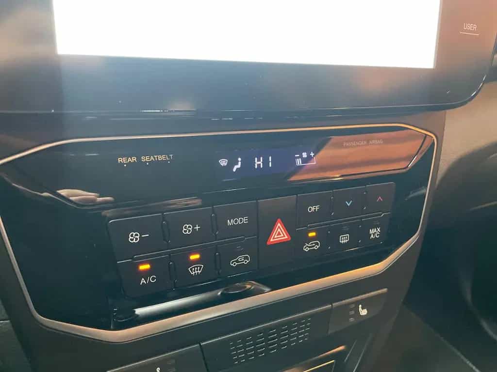 KGM Tivoli Essential 6/MT AWD 4x4 null-photo-6