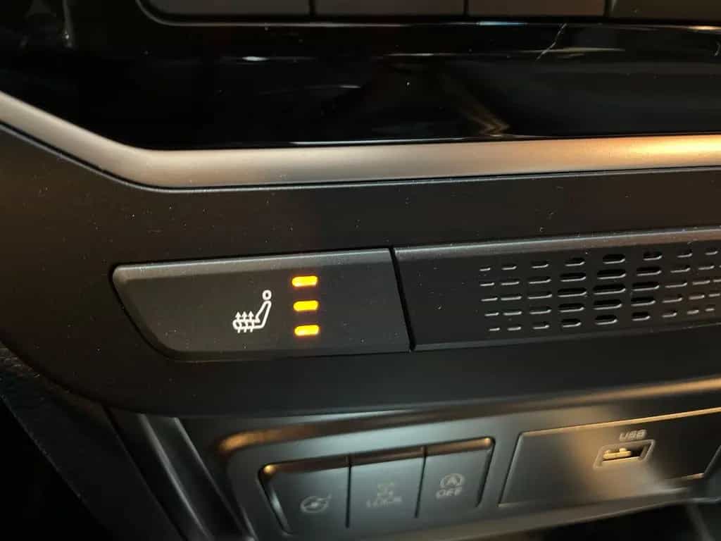 KGM Tivoli Essential 6/MT AWD 4x4 null-photo-7