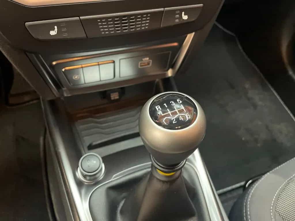 KGM Tivoli Essential 6/MT AWD 4x4 null-photo-32