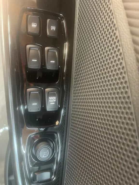 KGM Tivoli Essential 6/MT AWD 4x4 null-photo-38