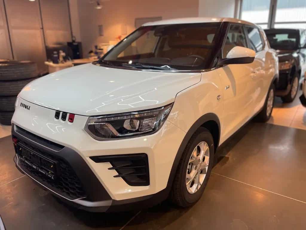 KGM Tivoli Essential 6/MT AWD 4x4 null-photo-0