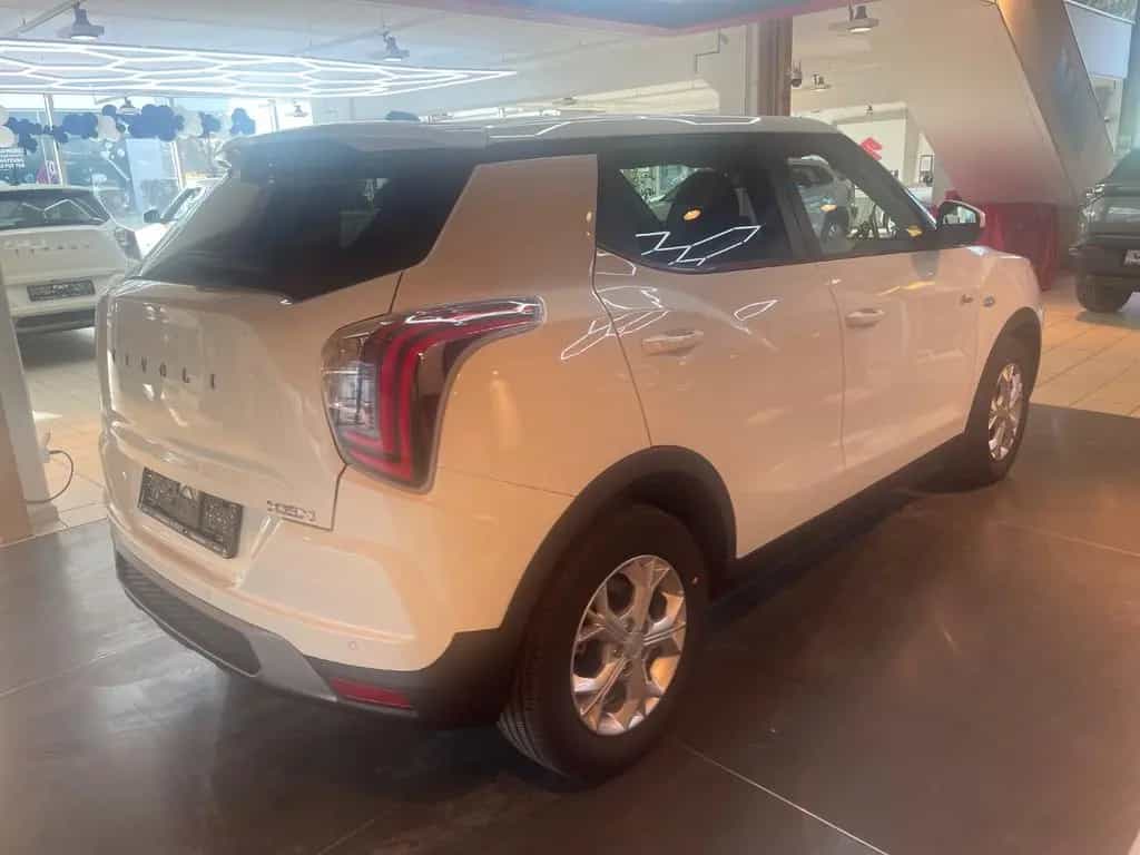 KGM Tivoli Essential 6/MT AWD 4x4 null-photo-10