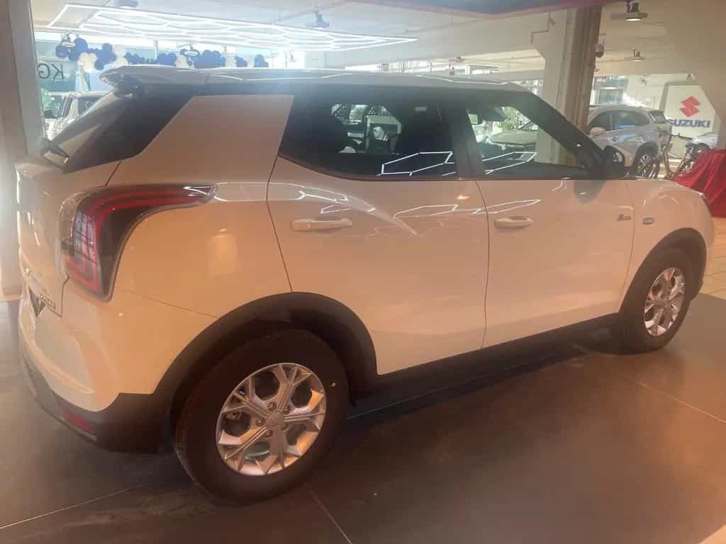 KGM Tivoli Essential 6/MT AWD 4x4 null-photo-14