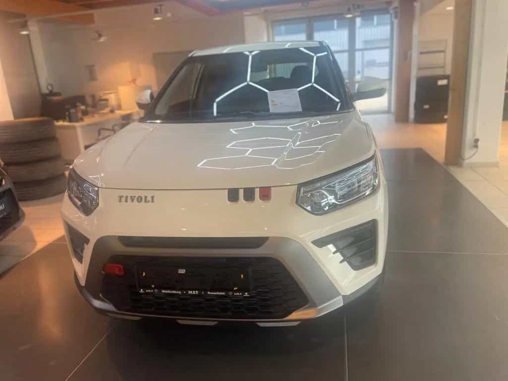 KGM Tivoli Essential 6/MT AWD 4x4 null-photo-22