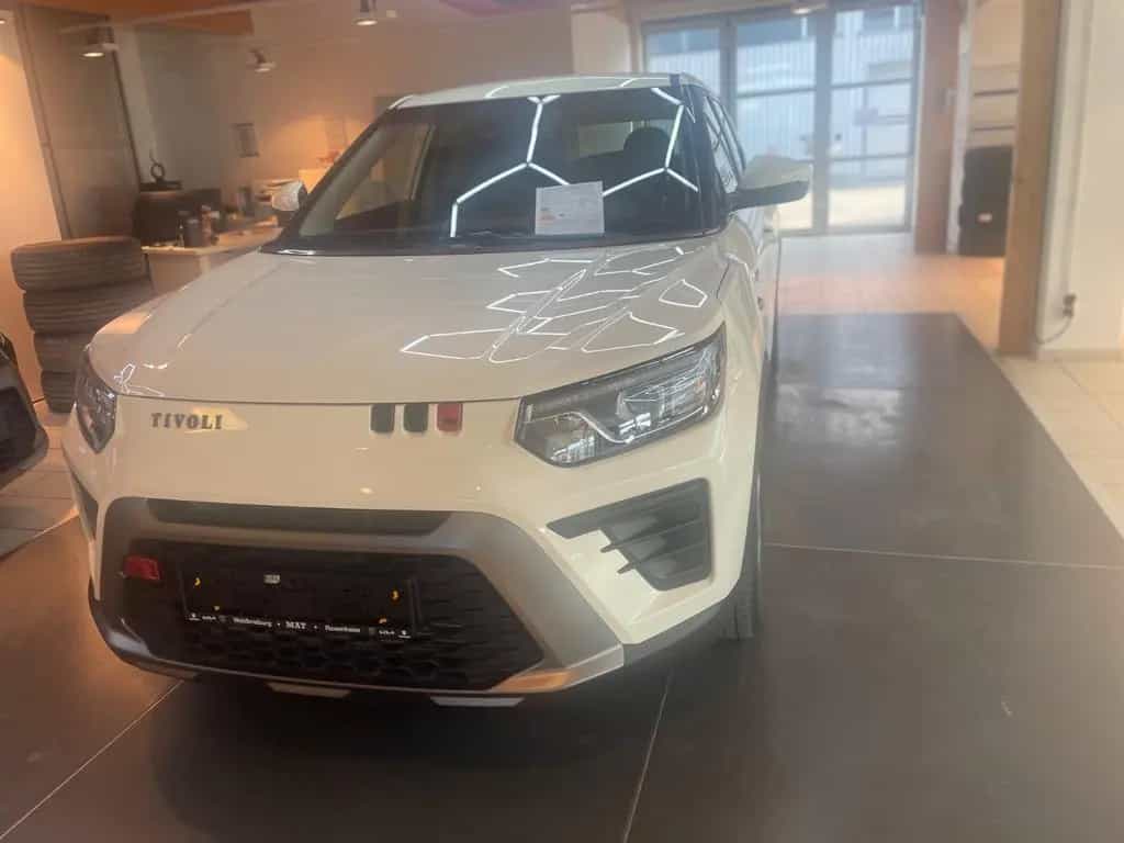 KGM Tivoli Essential 6/MT AWD 4x4 null-photo-23