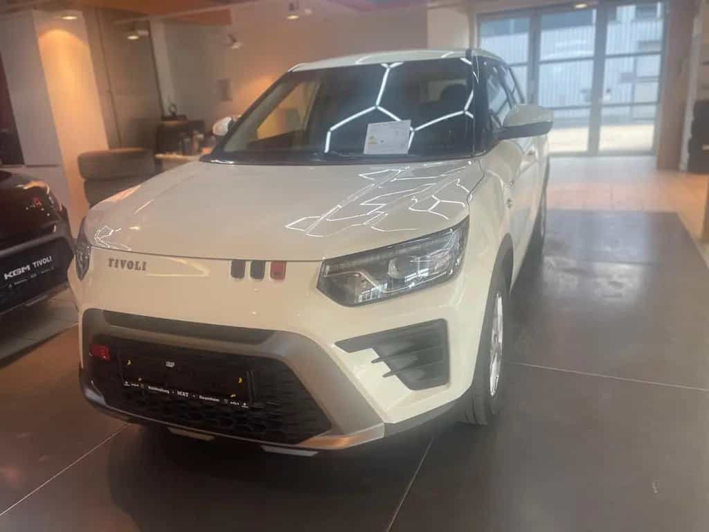 KGM Tivoli Essential 6/MT AWD 4x4 null-photo-24
