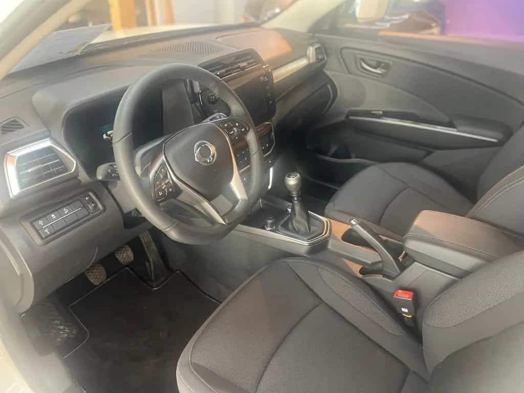 KGM Tivoli Essential 6/MT AWD 4x4 null-photo-29
