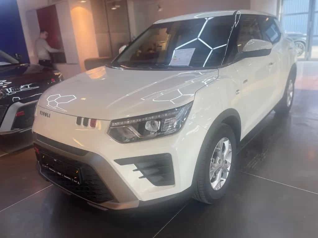 KGM Tivoli Essential 6/MT AWD 4x4 null-photo-30