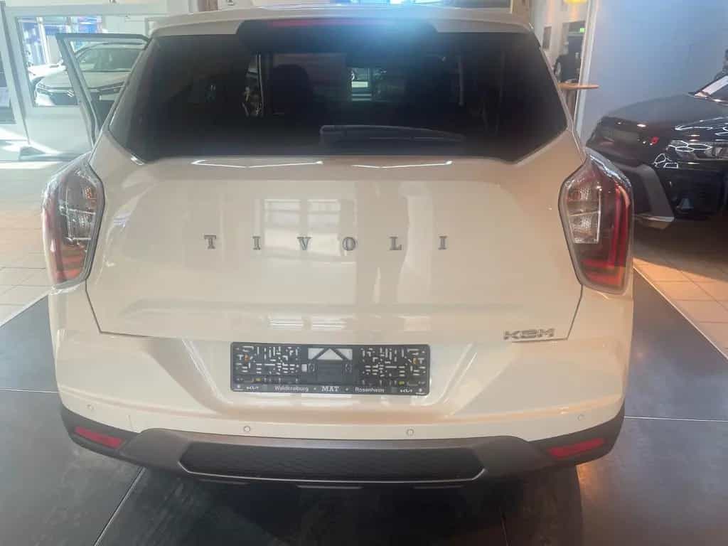 KGM Tivoli Essential 6/MT AWD 4x4 null-photo-32