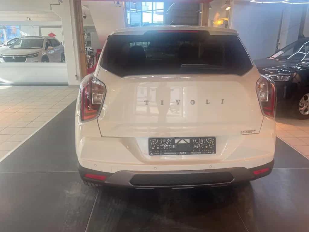 KGM Tivoli Essential 6/MT AWD 4x4 null-photo-36