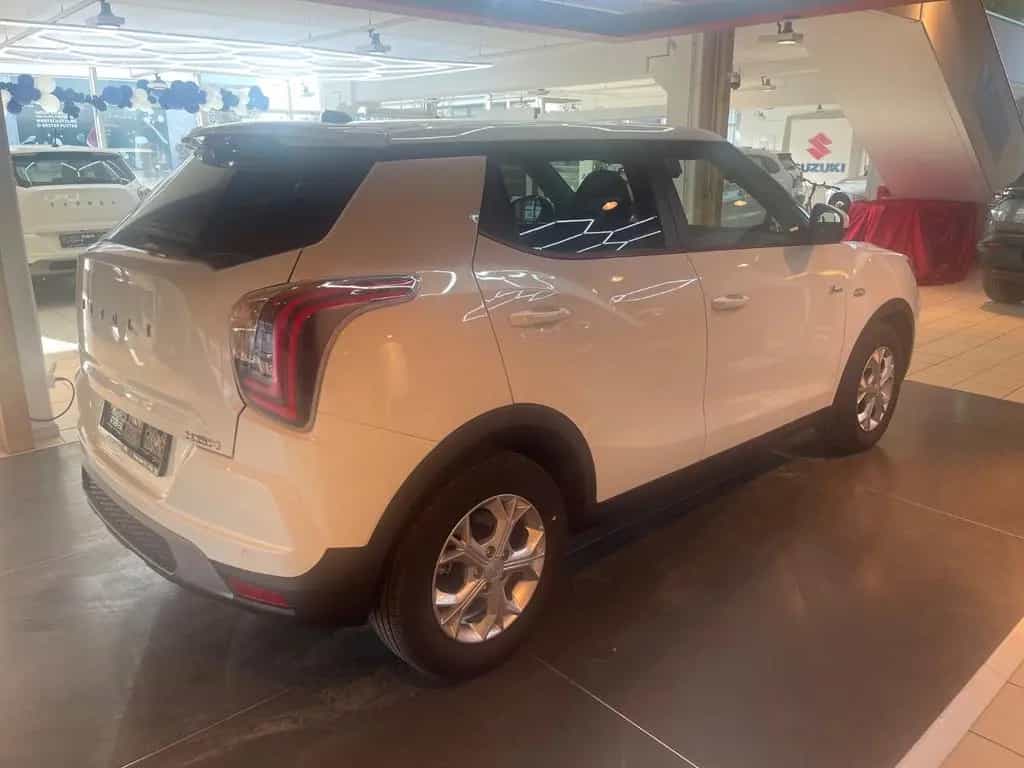 KGM Tivoli Essential 6/MT AWD 4x4 null-photo-38