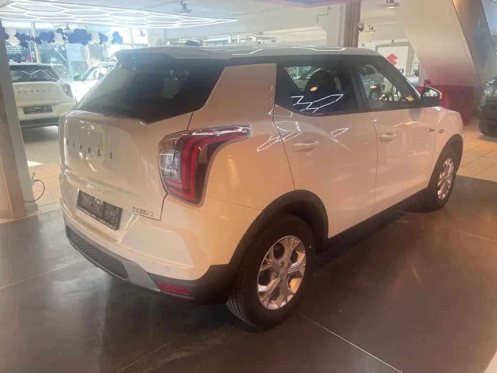 KGM Tivoli Essential 6/MT AWD 4x4 null-photo-39