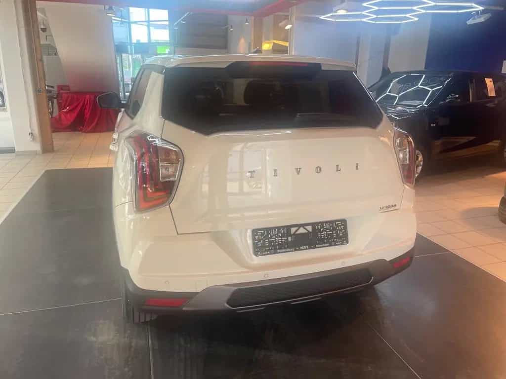 KGM Tivoli Essential 6/MT AWD 4x4 null-photo-43