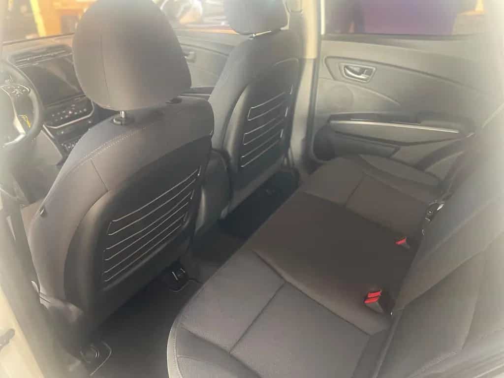 KGM Tivoli Essential 6/MT AWD 4x4 null-photo-44