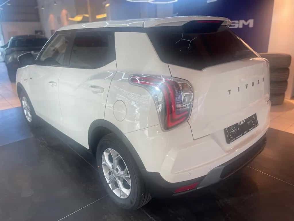 KGM Tivoli Essential 6/MT AWD 4x4 null-photo-46