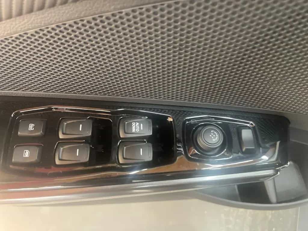 KGM Tivoli Essential 6/MT AWD 4x4 null-photo-8