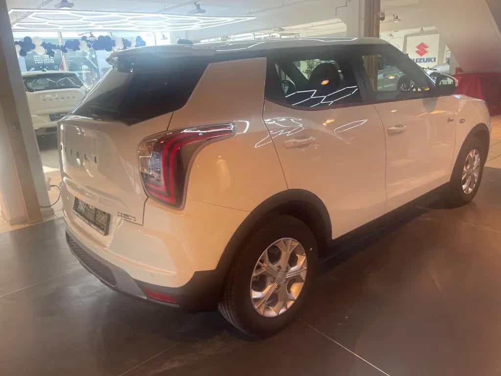 KGM Tivoli Essential 6/MT AWD 4x4 null-photo-9