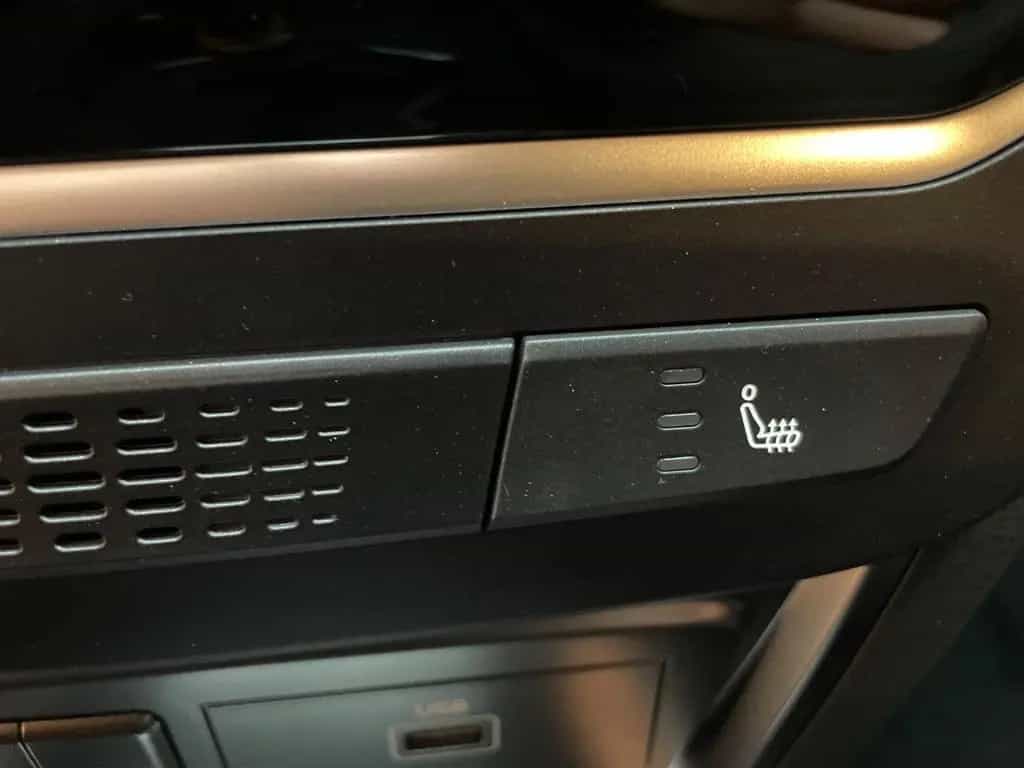 KGM Tivoli Essential 6/MT AWD 4x4 null-photo-11