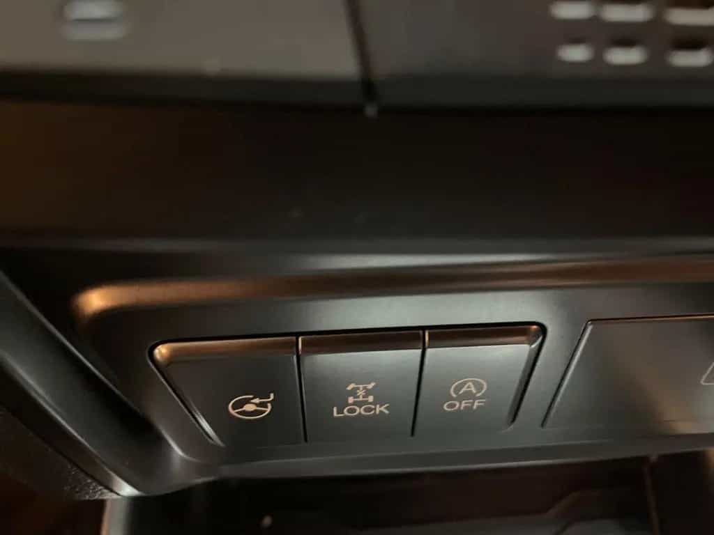 KGM Tivoli Essential 6/MT AWD 4x4 null-photo-12