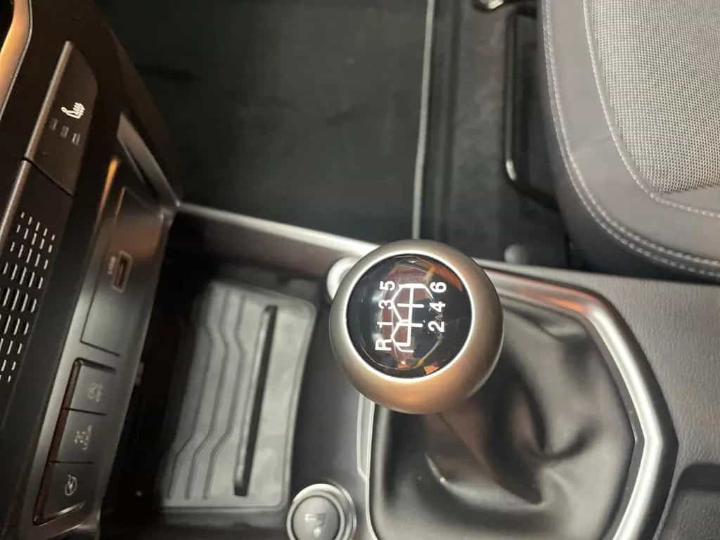 KGM Tivoli Essential 6/MT AWD 4x4 null-photo-18