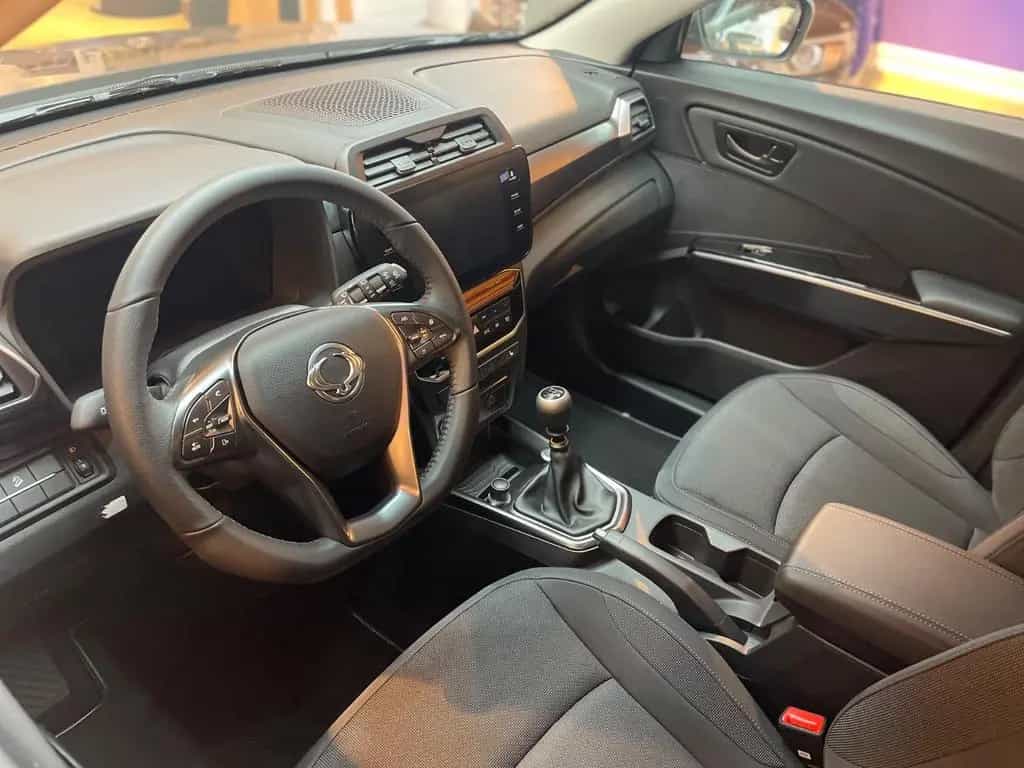 KGM Tivoli Essential 6/MT AWD 4x4 null-photo-19