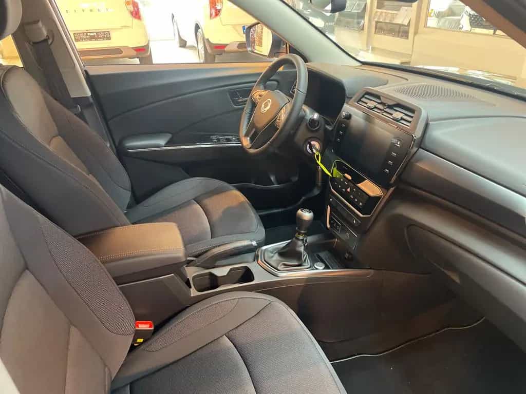 KGM Tivoli Essential 6/MT AWD 4x4 null-photo-28
