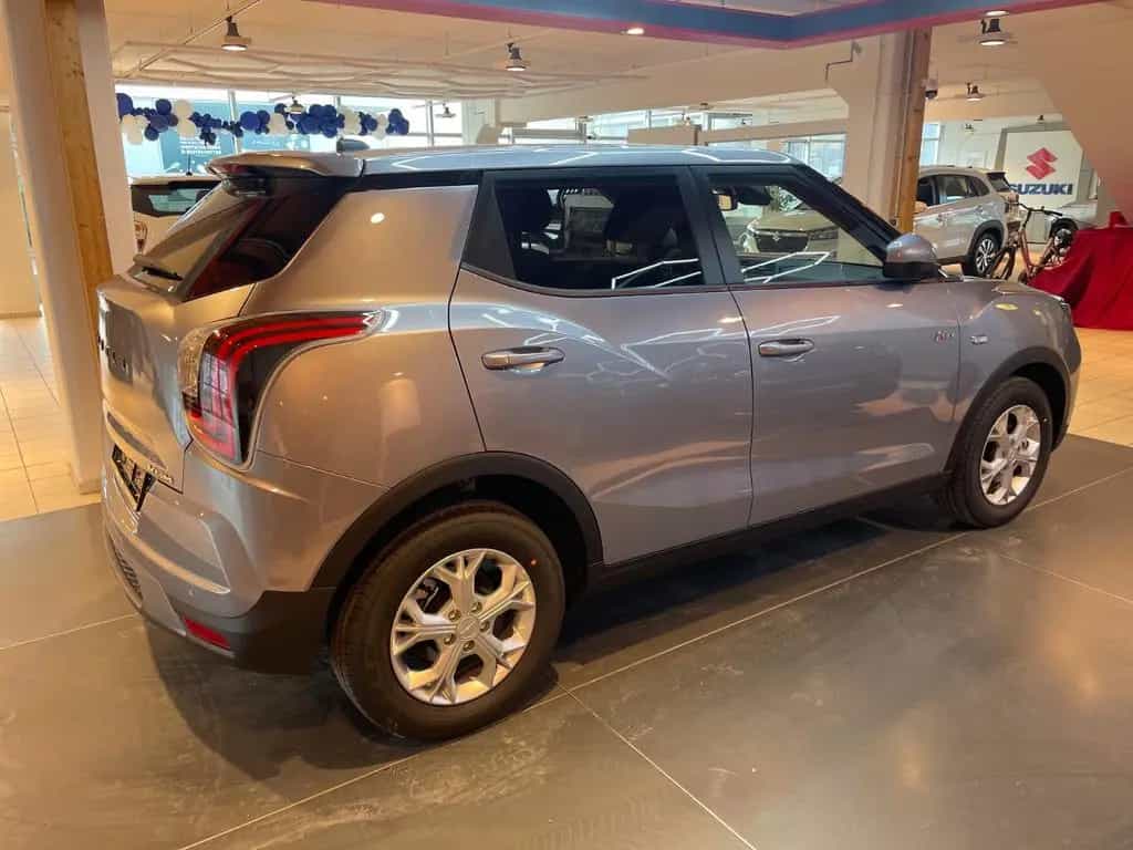 KGM Tivoli Essential 6/MT AWD 4x4 null-photo-34
