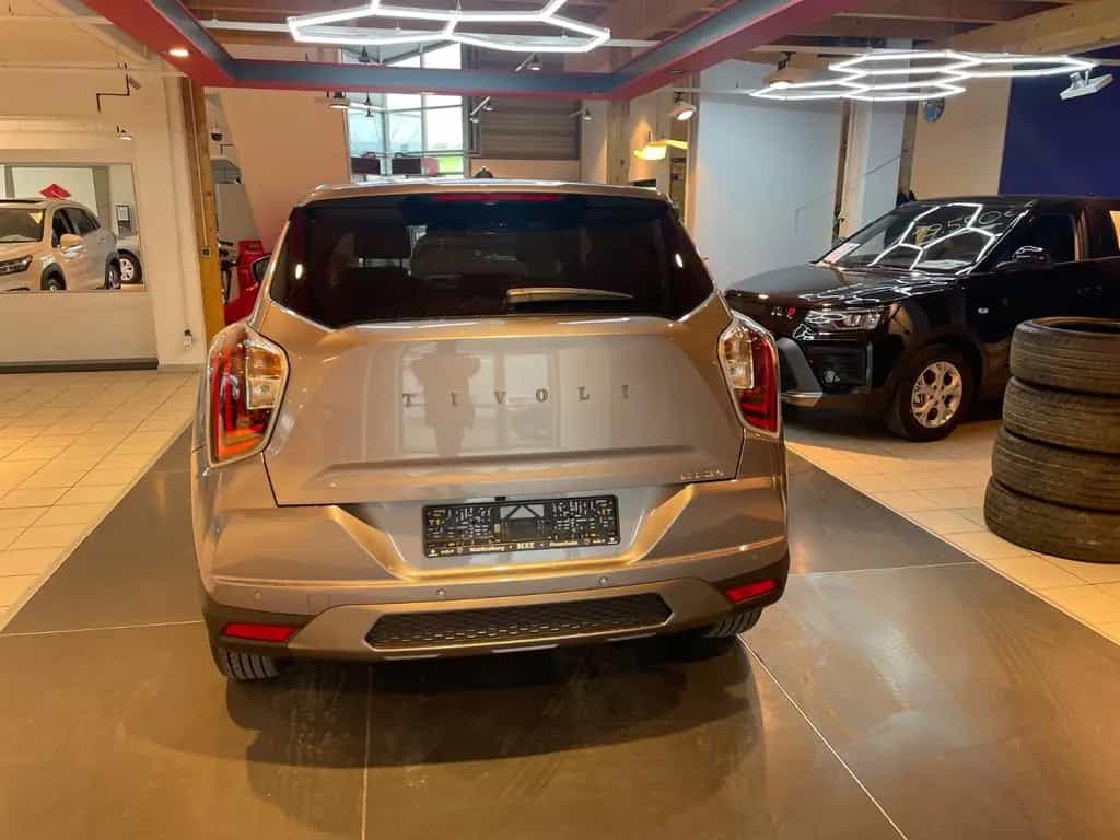 KGM Tivoli Essential 6/MT AWD 4x4 null-photo-38