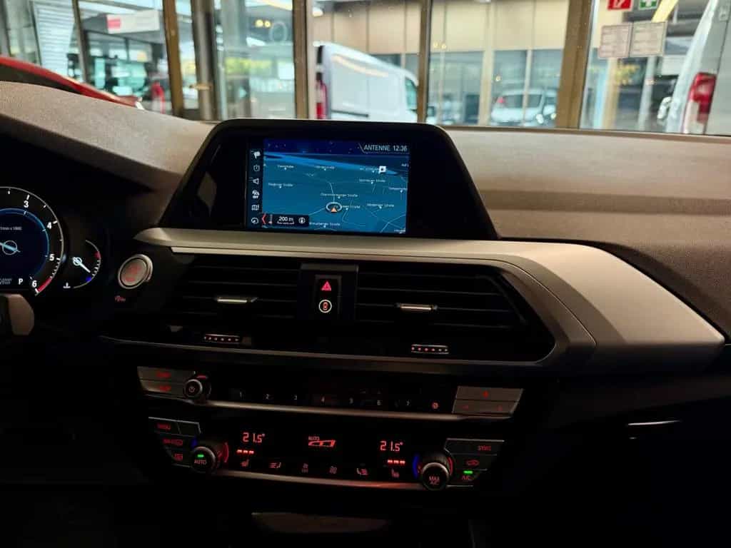BMW X3 20d xDrive AUT AHK LEDER NAVI CAM SHZ PDC LED 02/2019-photo-22