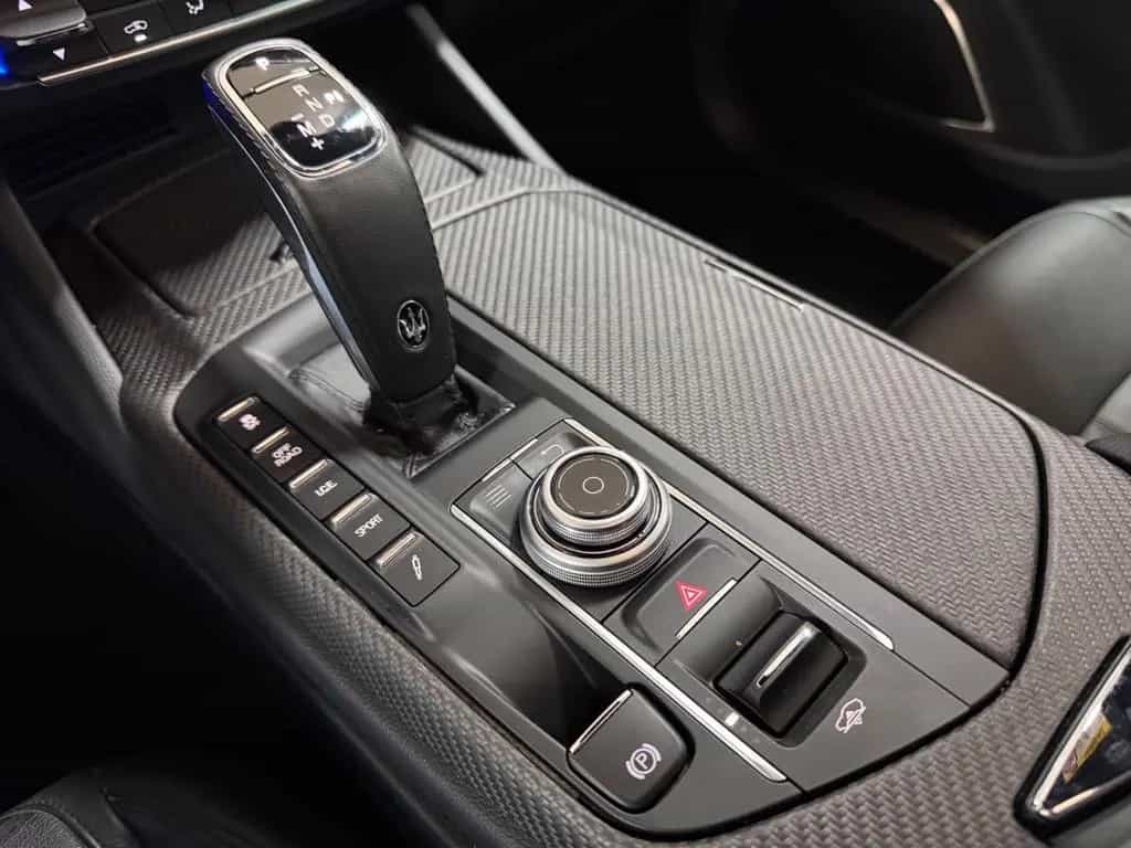 Maserati Levante GranSport Q4 PANO*H&K*SKYHK*ASSIST+*CRBN 02/2019-photo-14