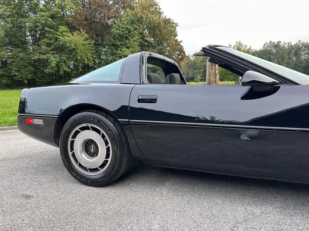 Corvette C4 5.7 V8 Targa Top - 1st owner - Just 58.000 km 12/1984-photo-19